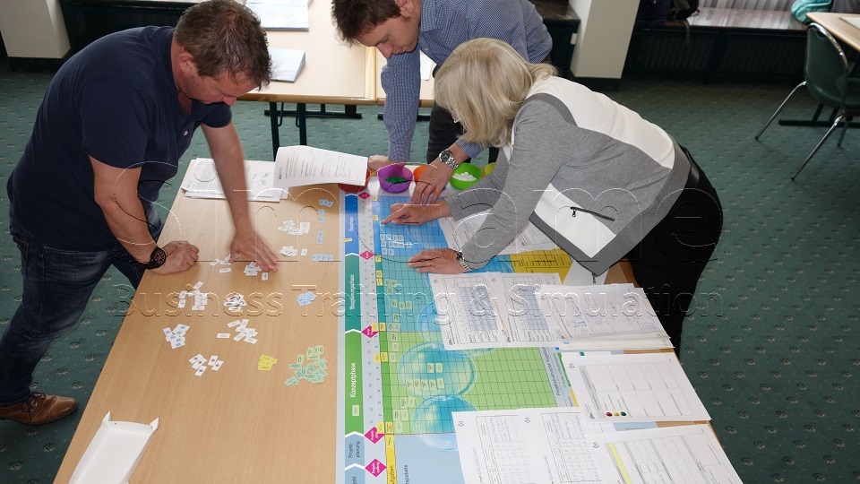 BWL Planspiel - BWL Planspiele - Projektmanagement Planspiel - Projektmanagement Planspiele - Projekt Planspiel - Projektplanspiel - Projektplanspiele - BWL Unternehmensplanspiel - BWL Unternehmensplanspiele - BWL General Management Planspiel - BWL Seminar - BWL Simulation - Business Simulation - BWL Planspiel - BWL Planspiele
