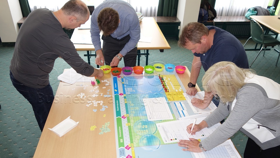 BWL Planspiel - BWL Planspiele - Projektmanagement Planspiel - Projektmanagement Planspiele - Projekt Planspiel - Projektplanspiel - Projektplanspiele - BWL Unternehmensplanspiel - BWL Unternehmensplanspiele - BWL General Management Planspiel - BWL Seminar - BWL Simulation - Business Simulation - BWL Planspiel - BWL Planspiele