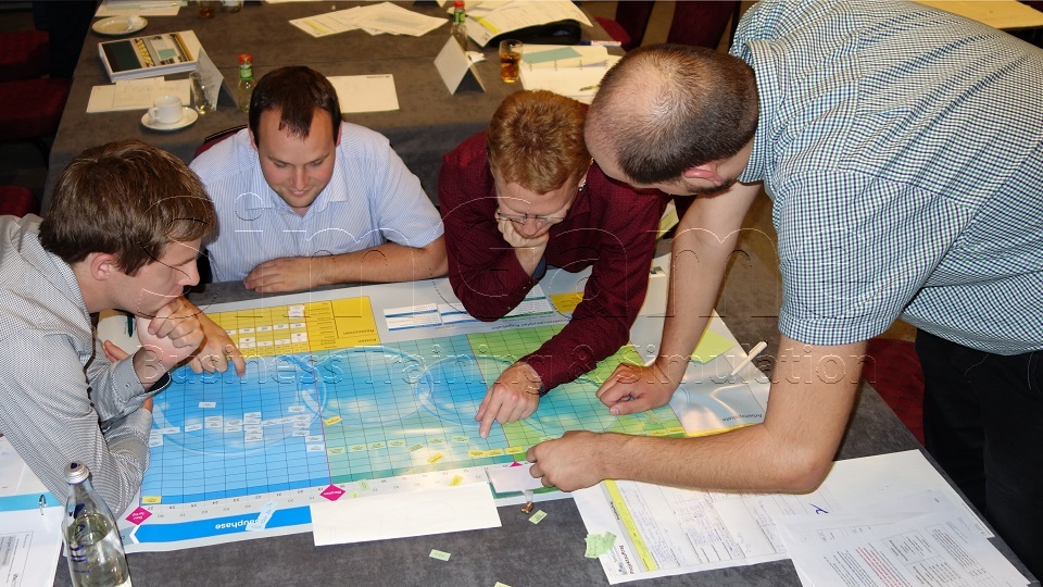 BWL Planspiel - BWL Planspiele - Projektmanagement Planspiel - Projektmanagement Planspiele - Projekt Planspiel - Projektplanspiel - Projektplanspiele - BWL Unternehmensplanspiel - BWL Unternehmensplanspiele - BWL General Management Planspiel - BWL Seminar - BWL Simulation - BWL Planspiel - BWL Planspiele