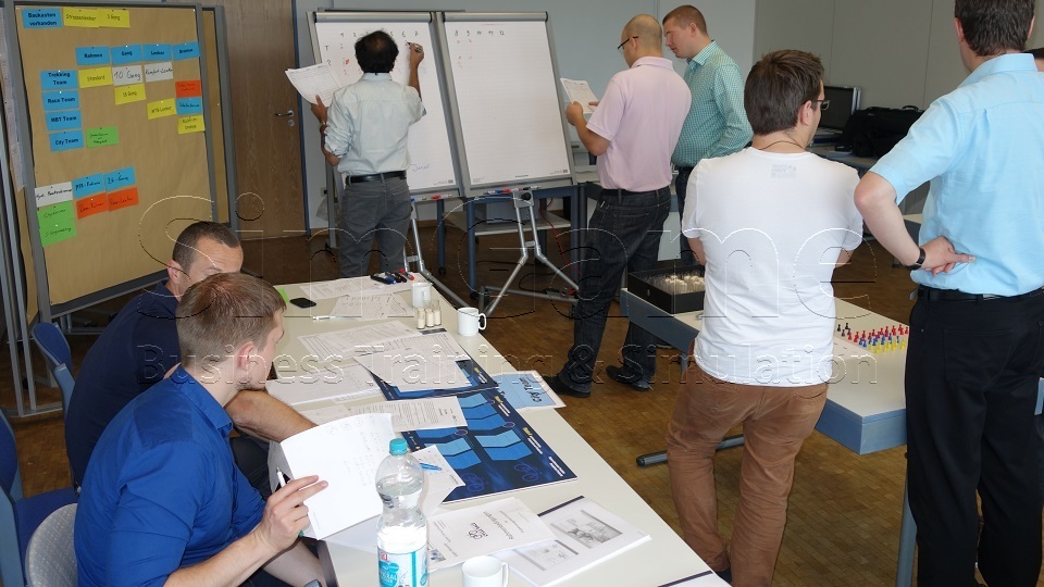 BWL Planspiel - BWL Planspiele - Projektmanagement Planspiel - Projektmanagement Planspiele - Projekt Planspiel - Projektplanspiel - Projektplanspiele - BWL Unternehmensplanspiel - BWL Unternehmensplanspiele - BWL General Management Planspiel - BWL Seminar - BWL Simulation - BWL Planspiel - BWL Planspiele
