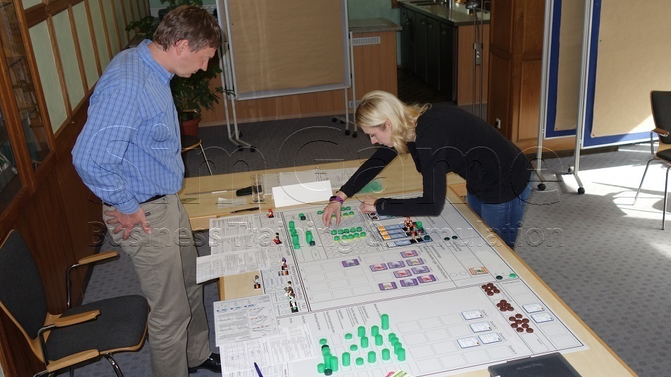 BWL Planspiel - BWL Planspiele - Projektmanagement Planspiel - Projektmanagement Planspiele - Projekt Planspiel - Projektplanspiel - Projektplanspiele - BWL Unternehmensplanspiel - BWL Unternehmensplanspiele - BWL General Management Planspiel - BWL Seminar - BWL Simulation - BWL Planspiel - BWL Planspiele