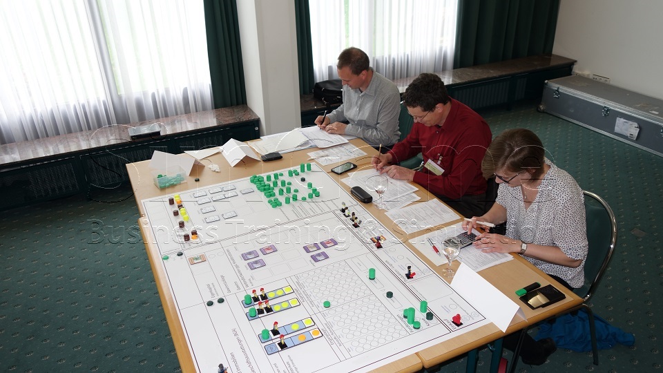 BWL Planspiel - BWL Planspiele - Projektmanagement Planspiel - Projektmanagement Planspiele - Projekt Planspiel - Projektplanspiel - Projektplanspiele - BWL Unternehmensplanspiel - BWL Unternehmensplanspiele - BWL General Management Planspiel - BWL Seminar - BWL Simulation - Business Simulation - BWL Planspiel - BWL Planspiele