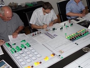 BWL Planspiel - BWL Planspiele - Projektmanagement Planspiel - Projektmanagement Planspiele - Projekt Planspiel - Projektplanspiel - Projektplanspiele - BWL Unternehmensplanspiel - BWL Unternehmensplanspiele - BWL General Management Planspiel - BWL Seminar - BWL Simulation - BWL Planspiel - BWL Planspiele